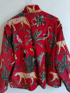 Chaqueta de terciopelo con Estampado de jungla roja de calidad superior para uso diario o eventos musicales y salidas de fin de semana disponibles al mejor precio - Product Image 3