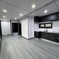 Maison conteneur préfabriquée sur mesure 40HQ pour la vie à distance avec aménagement 2 chambres, équipements 110V et service d'usine OEM ODM
