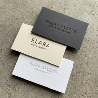 Tarjetas de Visita de Lujo en Amarillo Mostaza, Papel Grueso de Algodón, Diseño Minimalista con Grabado en Relieve, Papelería Premium para Estudio Arquitectónico
