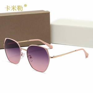 Cardmiel Gafas de sol polarizadas para mujer con montura verde 538 estilo vacaciones y conducción - Product Image 4