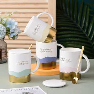 Tasses en porcelaine de haute qualité à motif vague d'eau de mer dorée 400 ml 13 oz, tasses à thé de luxe, mugs amusants, mug en céramique avec couvercle et cuillère - Product Image 3