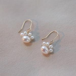 أقراط ذهبية عصرية جديدة على شكل مخلب قطة مع لؤلؤ المياه العذبة وخرز الأرز مطلية بالذهب عيار 14 قيراط للنساء - Product Image 3