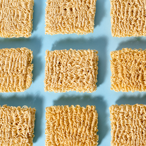 Machine à nouilles instantanées à petite échelle, service automatique, scellage des gobelets, cuisson avec <span class=keywords><strong>distributeur</strong></span> d'<span class=keywords><strong>eau</strong></span> chaude pour les entreprises de ramen - Product Image 6