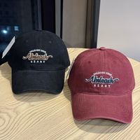 Casquettes souples en gros avec motif graphique brodé pour femmes
