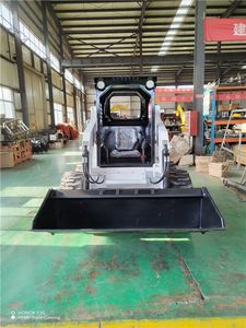 Minicargadora Compacta con Radio de Giro Reducido para Construcción, Paisajismo y Agricultura, con Accesorios Intercambiables y Motor Central - Product Image 4