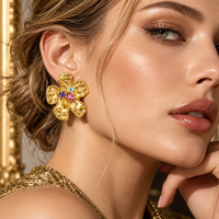 Anting-anting bunga kristal SENYU Big Puzzle, berlapis emas kuningan, dengan kristal imitasi multi-warna dan manik-manik bunga.