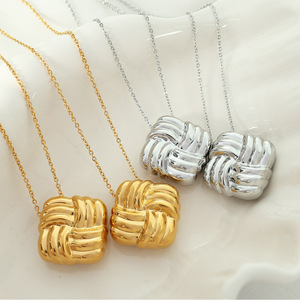 ชุดต่างหูและสร้อยคอทองคำทรงเรขาคณิตสำหรับผู้หญิงสวมใส่ทุกวัน - Product Image 2