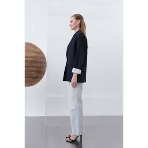 เสื้อเบลเซอร์ผู้หญิง สีดำ สีเอครู ผ้าวอร์สเตด กันยับ ดีไซน์มีกระเป๋า แต่งแถบลาย แขนยาว - Product Image 4