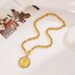 Collier en acier inoxydable avec pendentif portrait de reine plaqué or 18 carats, fermoir OT, style européen, bijoux de mode, cadeau - Product Image 3