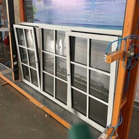 Ventana de Aluminio de Lujo con Marco Delgado y Rejillas, Triple Acristalamiento, Rotura de Puente Térmico, Eficiente Energéticamente