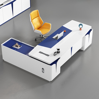 Bureau de direction moderne de luxe, table de PDG blanc brillant avec rangement, bureau de patron pour mobilier de bureau