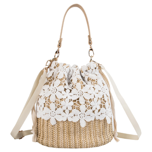 Sac bandoulière bohème en paille tressée à la main avec dentelle florale, fermeture éclair, doublure en polyester, capacité 1-1,9 L pour femme - Product Image 1