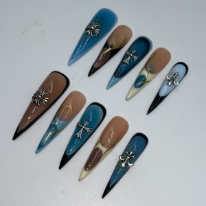 Uñas Acrílicas Stiletto Medianas <span class=keywords><strong>con</strong></span> Degradado Azul, Punta <span class=keywords><strong>Francesa</strong></span> Nude, Adornos Góticos Cromados, Líneas Doradas en Espiral, de Lujo - Product Image 6
