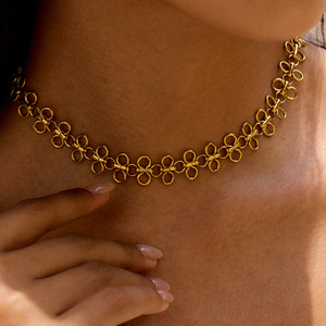 สร้อยคอไทเทเนียมรูปใบโคลเวอร์สี่แฉก สีทอง ดีไซน์เรขาคณิต สำหรับผู้หญิง ของขวัญ เครื่องประดับแฟชั่น - Product Image 2