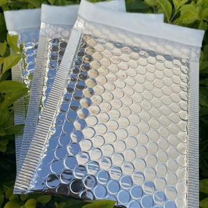 Sobre de Envío Acolchado Ecológico Personalizado, Metálico Plateado, Resistente a Desgarros, para Embalaje de Ropa - Product Image 3