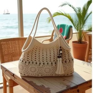 Bolso de hombro de moda para mujer con borlas de cuentas de madera, nuevo bolso de paja hueco con cremallera para vacaciones y playa - Product Image 3