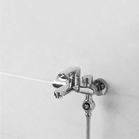 Robinet de douche et de cuisine moderne en chrome avec affichage numérique de la température et du débit, économiseur d'eau à bulleur et inverseur, bec de robinet de salle de bain