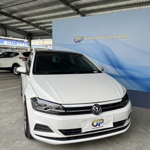 2020 pour <span class=keywords><strong>Polo</strong></span> 1.5L |   Volant à gauche, intérieur en cuir foncé, sièges en cuir, pneus R16, extérieur blanc, noir, 113 ch, 6 vitesses automatiques, <span class=keywords><strong>5</strong></span> <span class=keywords><strong>portes</strong></span>, berline urbaine - Product Image 2