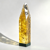 Trophée vertical écologique en résine transparente ambrée avec sculpture en relief, avec sommet métallique argenté, or rose ou doré, logo personnalisé, pour récompense d'entreprise