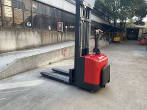 รถยกไฟฟ้า WELIFTRICH ES-15DS รุ่น Rider Stacker ขนาด 1.5 ตัน 1500 กก. 2 ตัน แบตเตอรี่ 48V พร้อมแท่นวางของ - Product Image 2