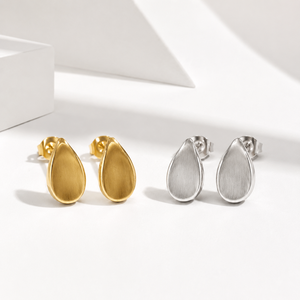 Boucles d'oreilles clous en forme de goutte brossées, en acier inoxydable plaqué or 14 carats sous vide, style minimaliste, options couleur or et argent - Product Image 1
