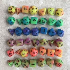 Juego de Dados Luminosos de Dos Colores, 7 Piezas, Acrílicos, Poliédricos, Brillan en la Oscuridad, para Juegos de Rol - Product Image 2