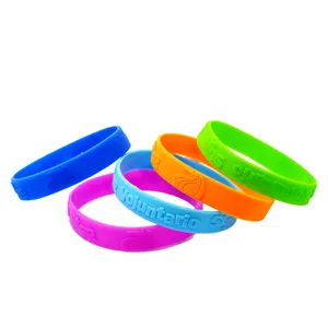 גומי ספורט כניסת אירוע Wristbands סיטונאי קידום מכירות כדורסל סיליקון Wristbands עם לוגו מותאם אישית