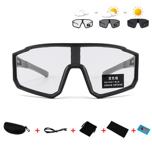 Gafas de Sol Deportivas Ultraligeras con Lentes Polarizadas Grises Envolventes, Protección UV400 para Ciclismo, Pesca y Actividades al Aire Libre - Product Image 4