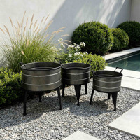 Set 3 Pot Tanaman Logam Galvanis Vintage dengan Dudukan, Pot Bunga Besi Bertingkat dengan Pegangan untuk Dekorasi Taman, Halaman, dan Rumah