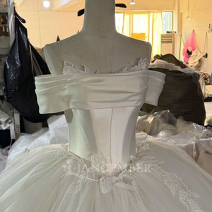 Lsoy041 for Modern Ball Gown Floor-Length <b>Wedding</b> Dress with Sweetheart Neckline Chapel Train Backless Design Puffy Skirt - Product Image 3