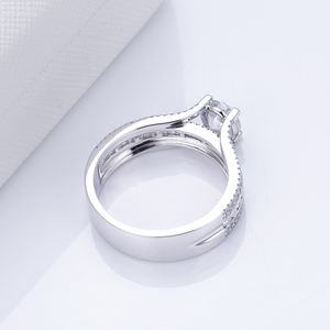 แหวนเพชรทรงกลมทองคำขาว 18K รุ่น MSR-1371 จาก Messi Jewelry สำหรับผู้หญิง - Product Image 3