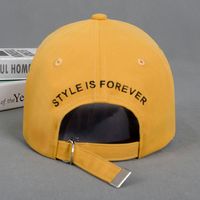 Gorra de Béisbol Deportiva Unisex Ajustable con Letras Amarillas Estampadas, Estilo Casual Hip Hop Streetwear, de Poliéster/Algodón, Cierre a Presión, Moderna