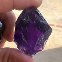 Vente en gros de pierre brute en cristal d'améthyste super violette de la plus haute qualité naturelle Uruguay pierre précieuse transparente foncée pierre brute