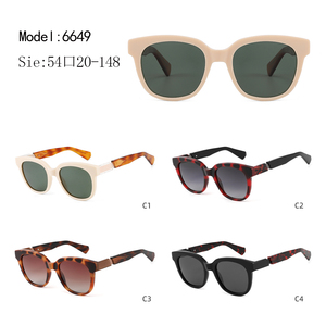 Gafas de Sol Unisex con Marco Completo Negro y Patillas Rojas con Diseño de Tortuga, Protección UV400 para Adultos - Product Image 3
