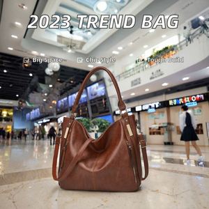 Bolsa de lona personalizada con bordado a mano en color sólido - Estilo náutico preppy para viajes de invierno, primavera y verano - Product Image 3