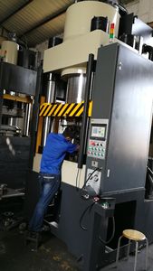 مكبس هيدروليكي مؤازر ختم 1500TS لقطع غيار السيارات - Product Image 4