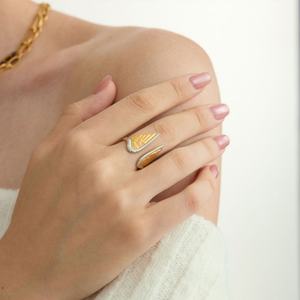 Bagues de mariage fines et tendance en acier inoxydable plaqué or 14k 18k PVD pour femmes, bague Ailes de la Liberté pour hommes et femmes - Product Image 4
