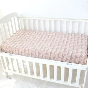 热卖彩虹印花竹棉柔软薄纱婴儿婴儿床床单贴身小床床上用品套装接受定制