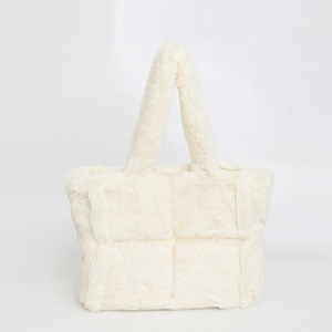 กระเป๋าถือขนกระต่ายนุ่มนิ่มน่ารัก Qetesh สำหรับผู้หญิง  กระเป๋าขนาดใหญ่จุของได้เยอะ รับผลิตแบบ OEM ODM สำหรับฤดูใบไม้ร่วงและฤดูหนาว กระเป๋าถือคุณภาพสูง อุ่นสบาย - Product Image 6