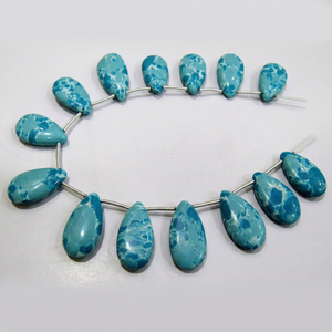 Perles de pierre de magnésite turquoise, forme poire, simples, 8 pouces de long - Product Image 1