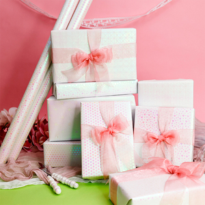 Rollo de papel de regalo estampado en caliente con purpurina de 80GSM al por mayor embalaje de regalo de lujo metálico personalizado - Product Image 2
