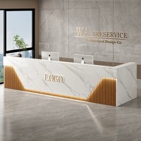 Bureau de réception exécutif moderne de luxe, design en bois, éclairage LED, finition vernie robuste