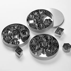 Juego de cortadores de galletas de acero inoxidable, 21 piezas, con forma de corazón, estrella, flor, cuadrado y redondo, en caja metálica, herramientas para hornear galletas, fondant y frutas. - Product Image 3