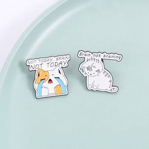Al por mayor Lindos pines de esmalte con diseño de cerebro y la frase 'Not Brainning', y broches de solapa con diseño de ángel, cruz, llanto lindo y cita de trabajo humorística, para Año Nuevo - Product Image 4