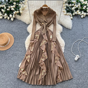 <span class=keywords><strong>Abito</strong></span> <span class=keywords><strong>lungo</strong></span> di fascia alta ed elegante, a maniche lunghe, doppiopetto, stretto in vita, arricciato e plissettato - Product Image 2