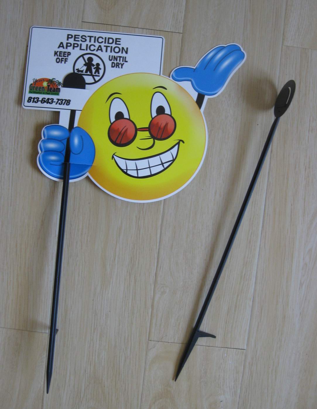 Пластиковая садовая стойка для лужайки