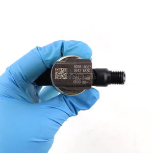 Yakıt enjektörü 4 2,2 D-4D 23670-0R020 23670-0R170 095000-6040 - Product Image 2