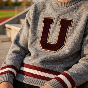 Pull ras du cou rétro style universitaire BSCI/WRAP pour homme avec lettres en feutre brodées, poignets rayés, tricot vintage d'automne - Product Image 4