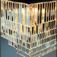 Lampe à suspension rectangulaire longue à plusieurs niveaux en cristal avec support en métal noir pour l'éclairage décoratif des grandes salles à manger et de projets hôteliers