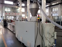 Extrudeuse de composite bois-plastique PE PP, machine de composite bois-plastique, machine de terrassement WPC